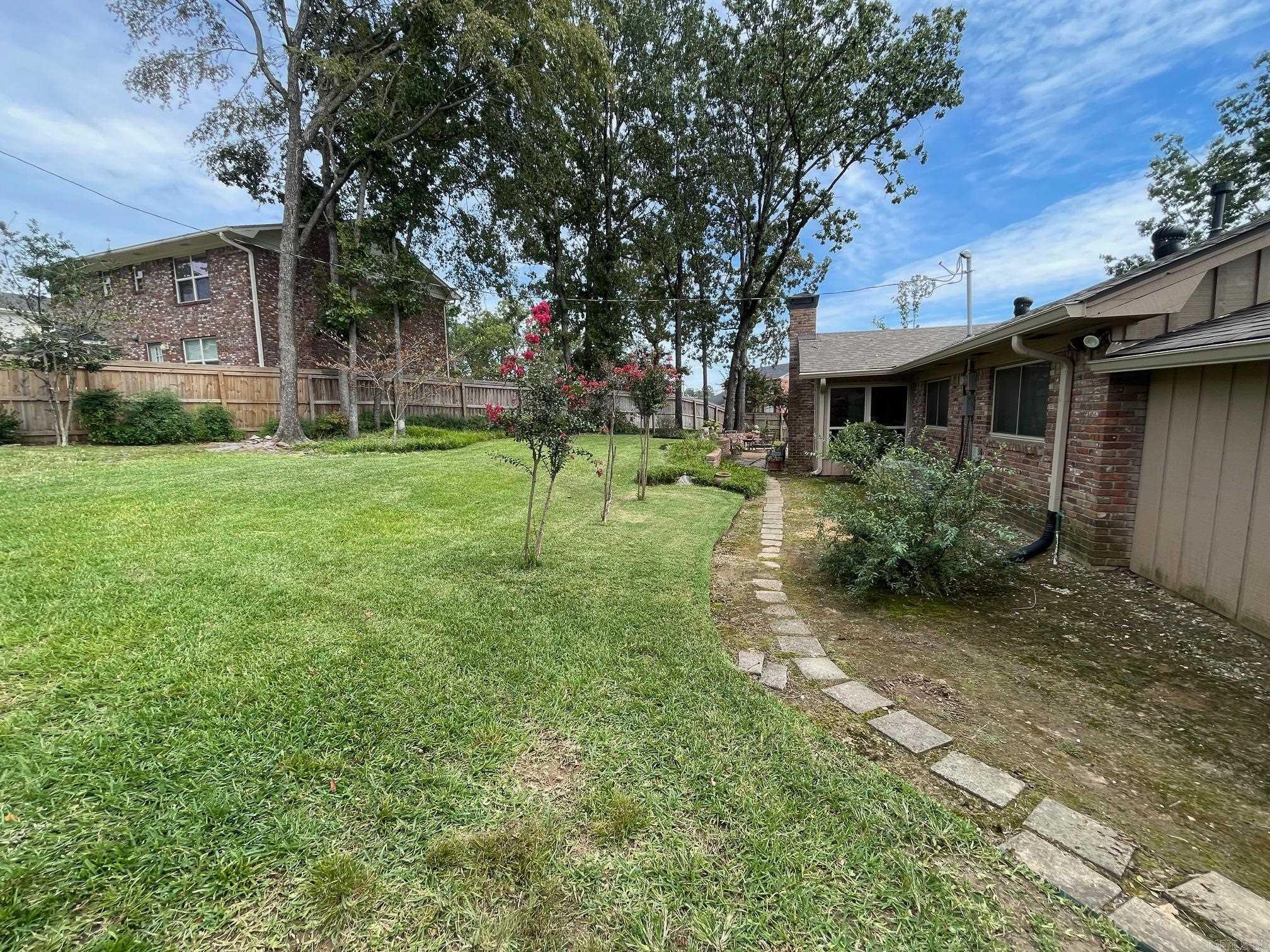 COLONY WEST - Residential