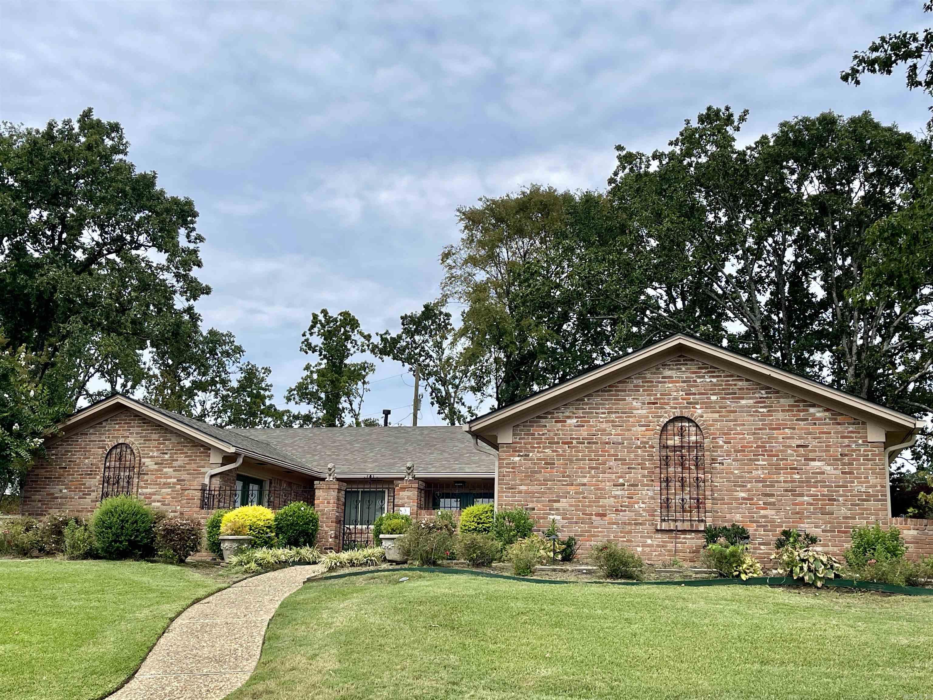 COLONY WEST - Residential