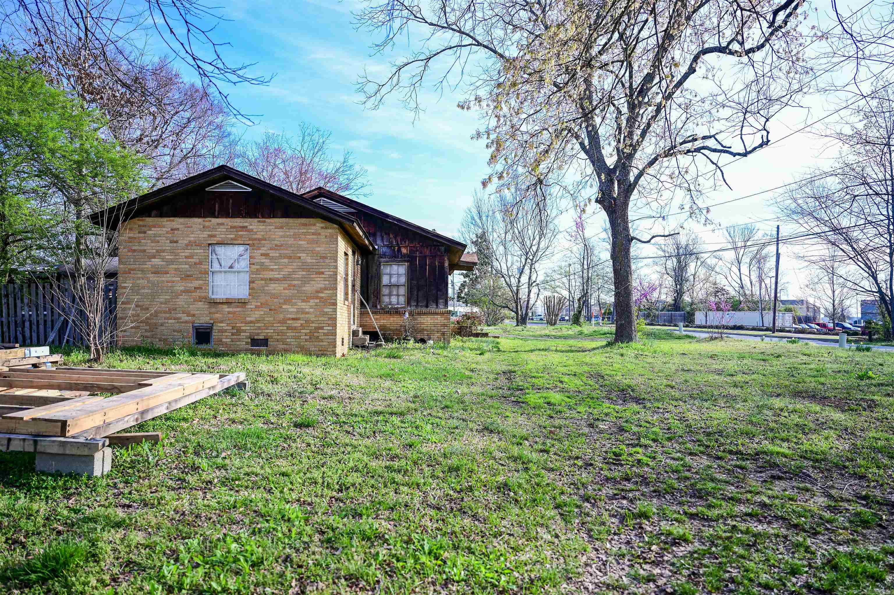 Lawson - Commercial Sale