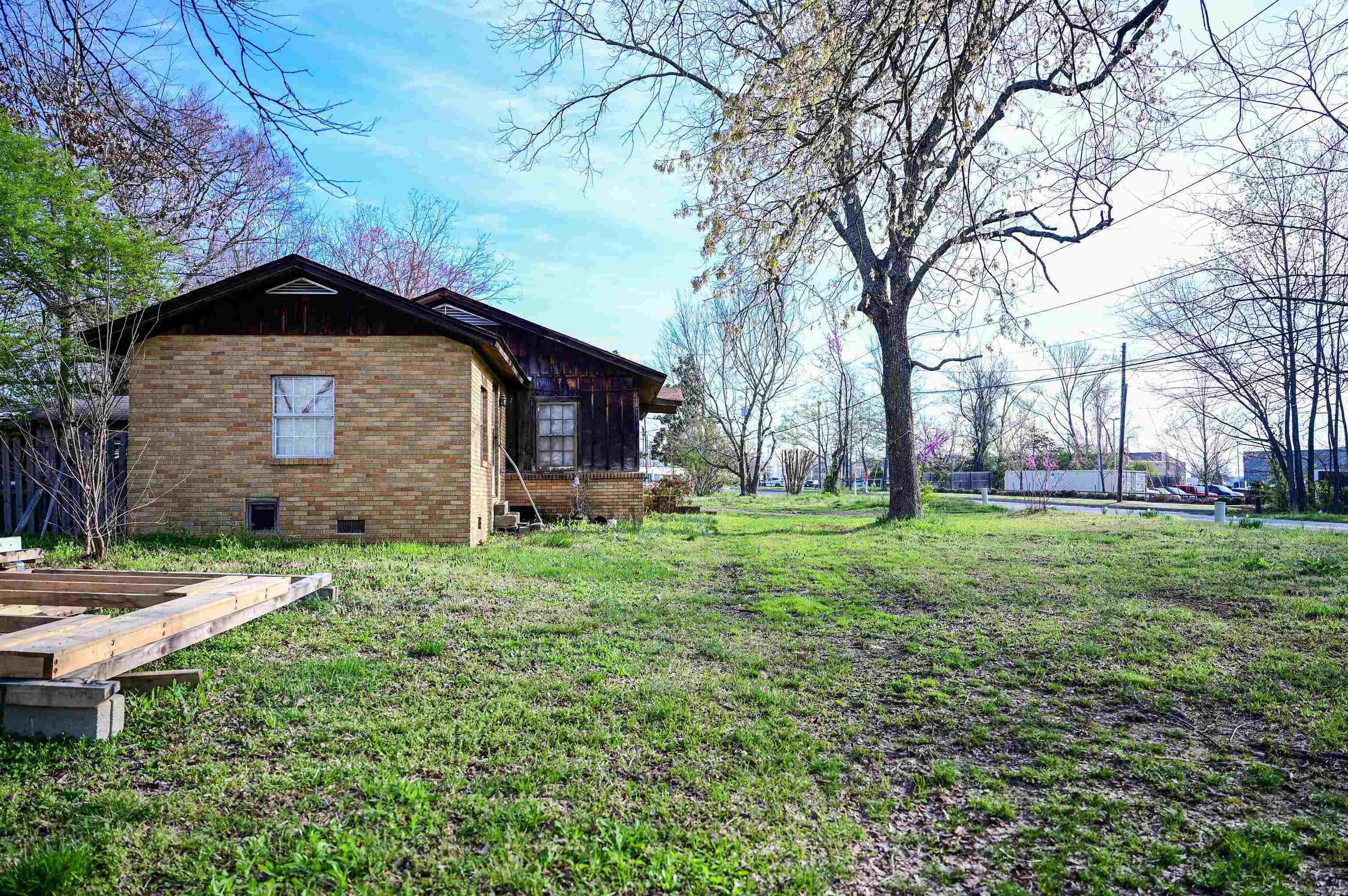 Lawson - Commercial Sale