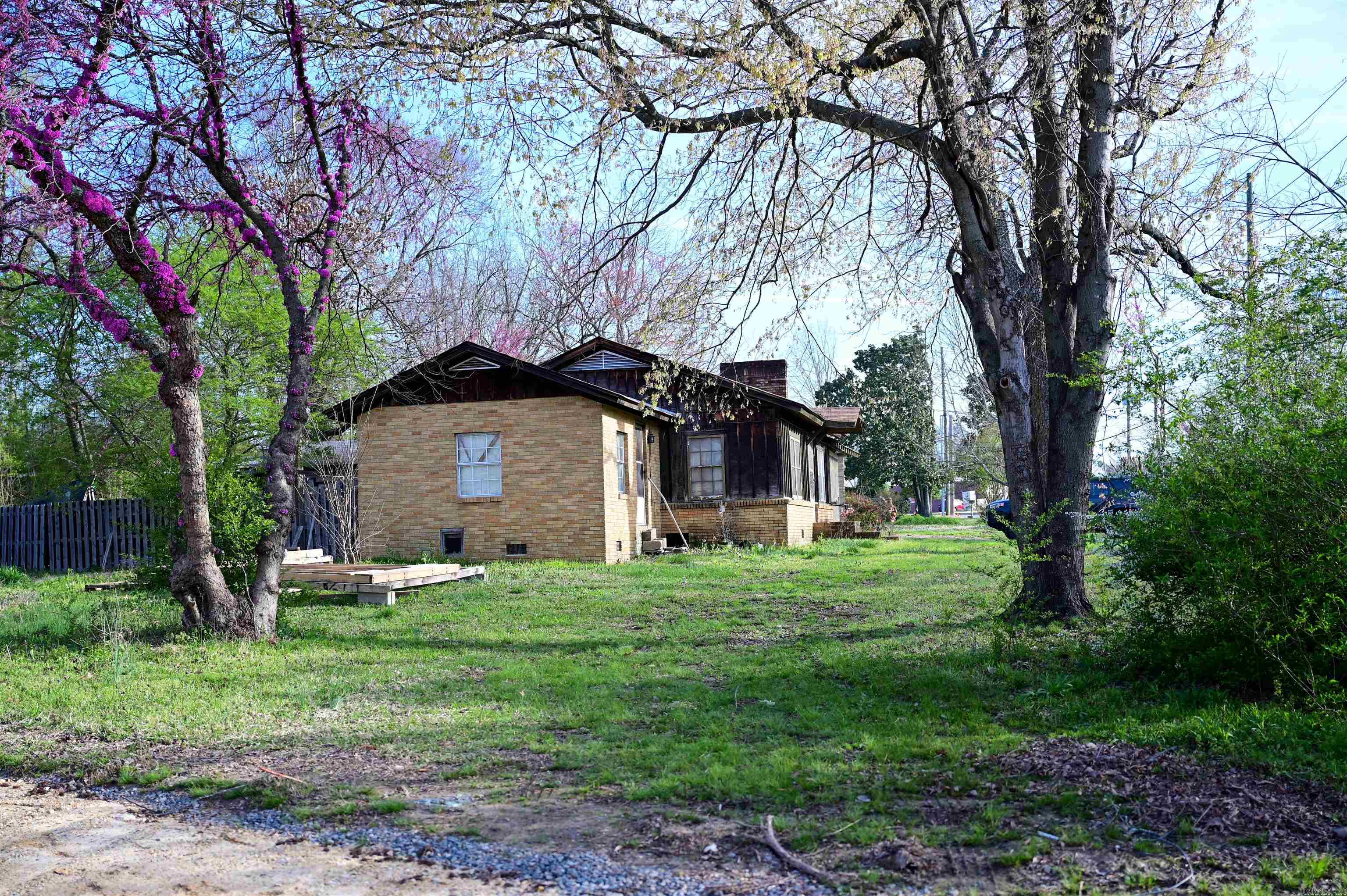 Lawson - Commercial Sale