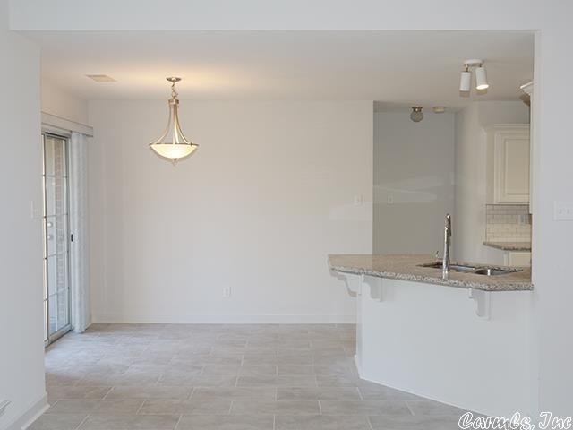 COUNTRY CLUB OF ARK THE - Residential Lease