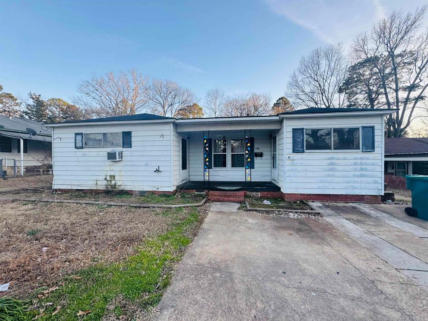 Need lots of room for a growing family at a affordable price? Look no further, this is it! This home could also make a great investment property.  With over 1800 square feet this home offers 3 beds 2 bath, washer and dryer hook ups, covered patio, spacious rooms, convenient location.   This home can be purchased in a package deal with 913 W Calhoun, 823 W Calhoun, 827 W Main.   Property being sold as-is, where-is. No property disclosure available. Square footage and taxes taken from courthouse records.