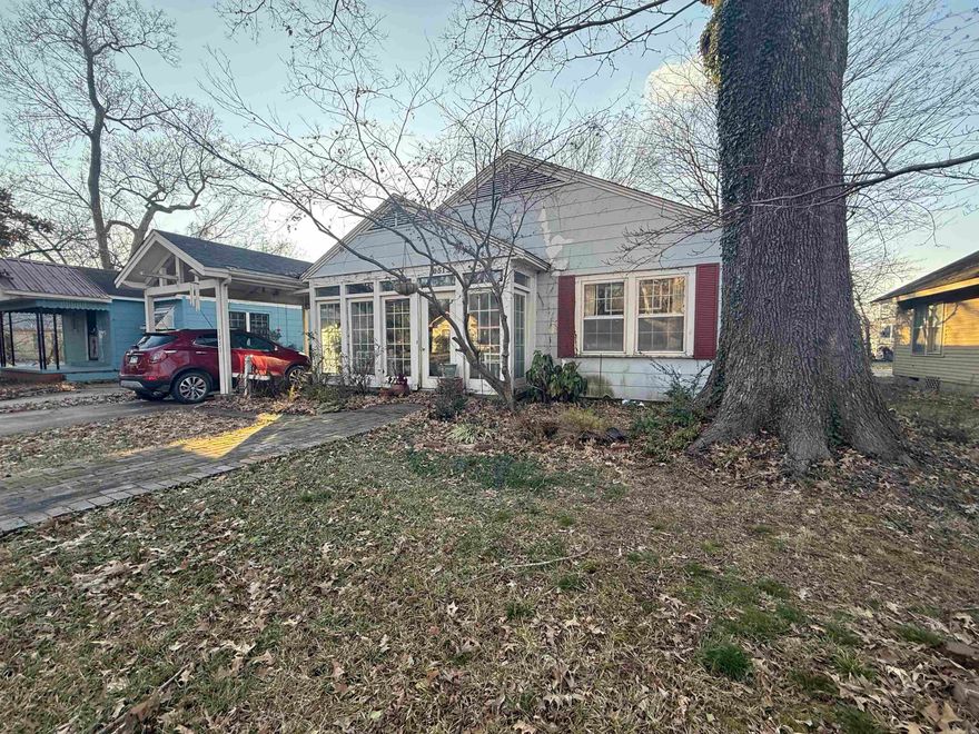 Investors, call me today to see this great property.  NO USDA. NO FHA.