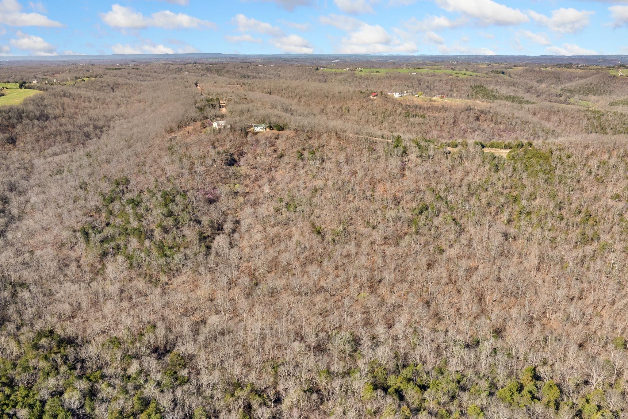 COUNTRY HILLS ESTATE - Residential