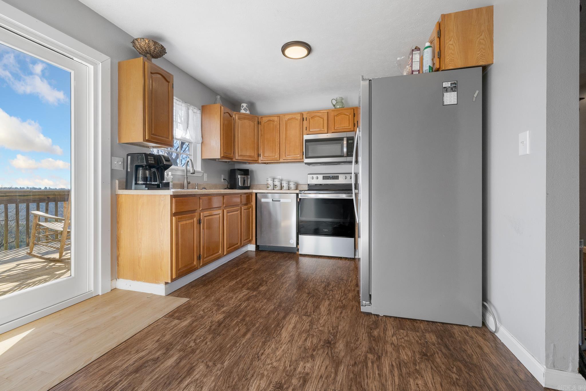 COUNTRY HILLS ESTATE - Residential