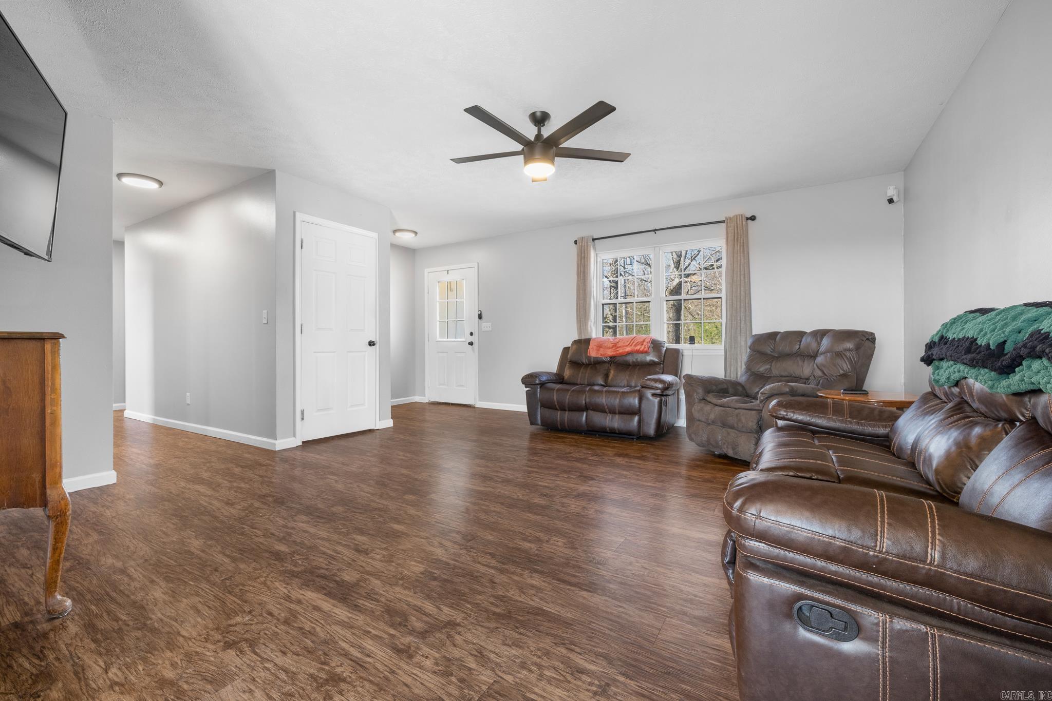 COUNTRY HILLS ESTATE - Residential