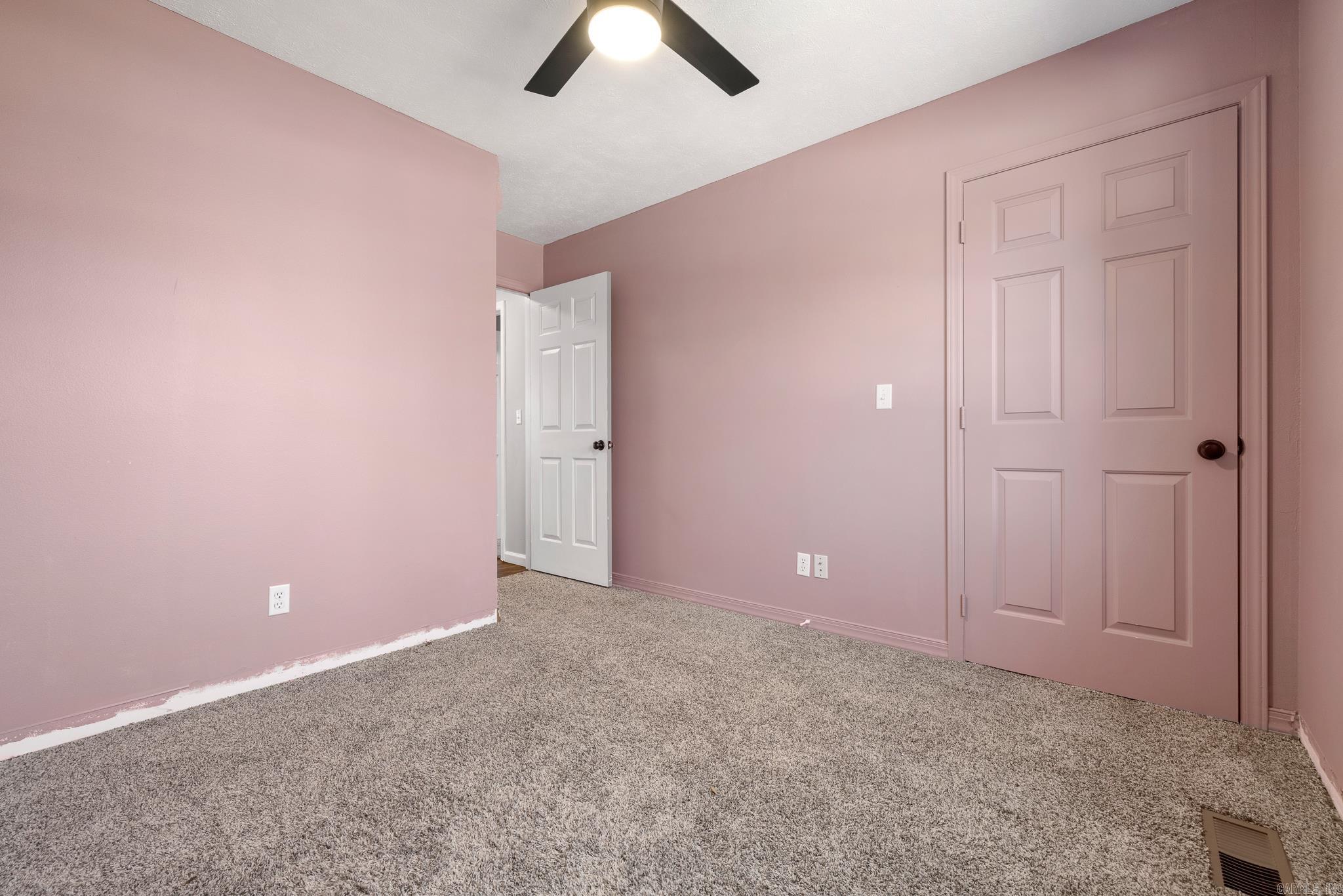 COUNTRY HILLS ESTATE - Residential