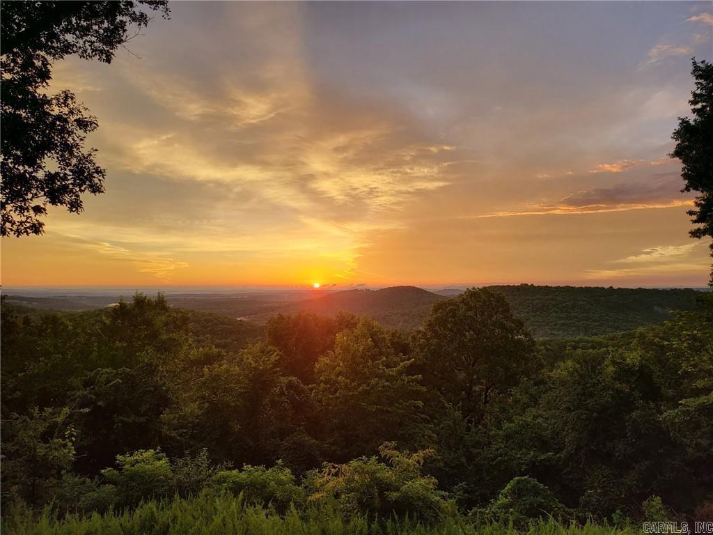 COUNTRY HILLS ESTATE - Residential