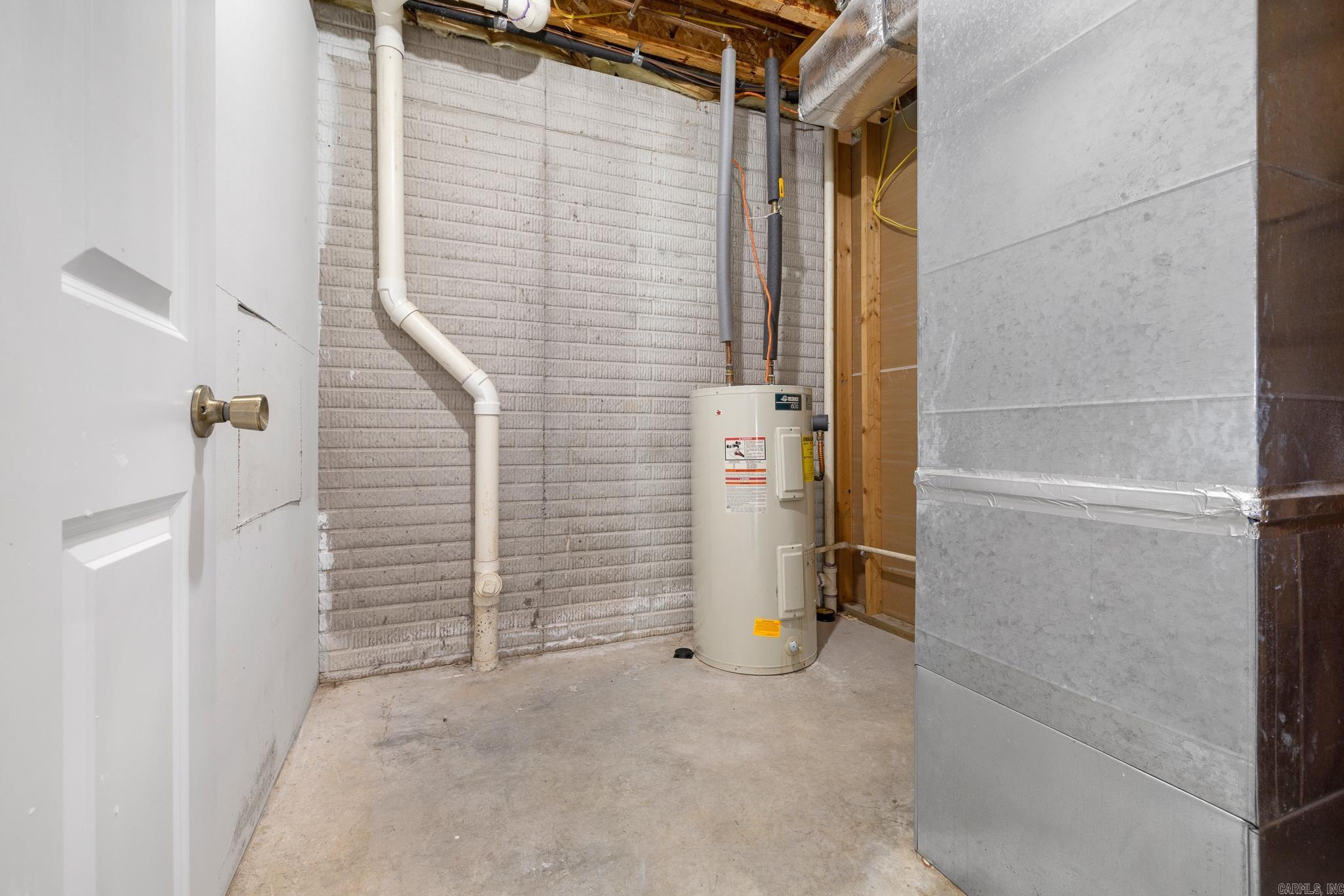 COUNTRY HILLS ESTATE - Residential