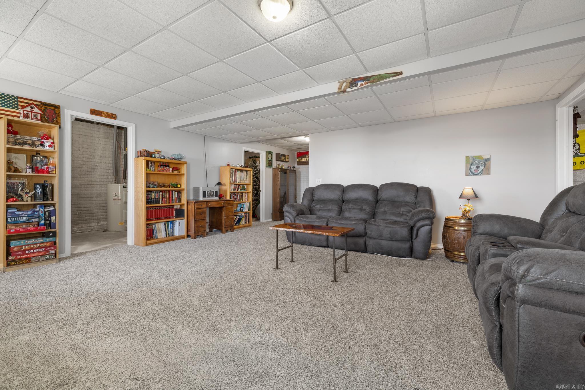 COUNTRY HILLS ESTATE - Residential