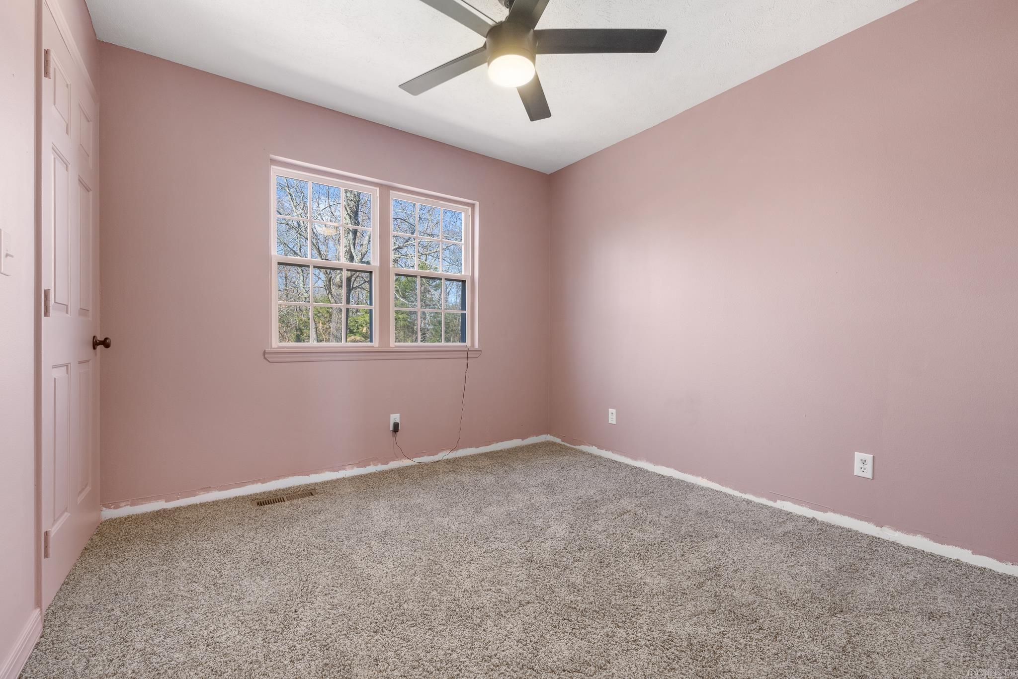 COUNTRY HILLS ESTATE - Residential