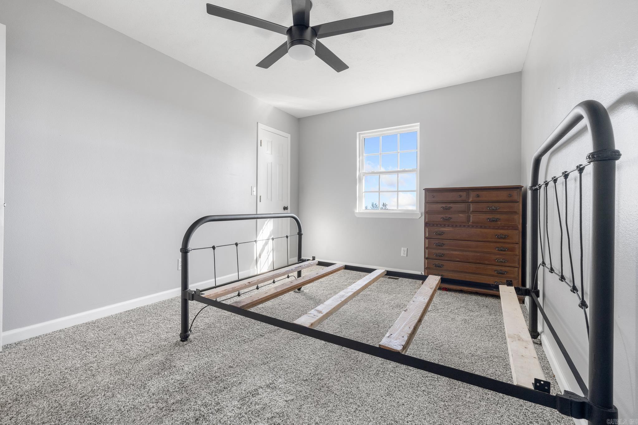 COUNTRY HILLS ESTATE - Residential