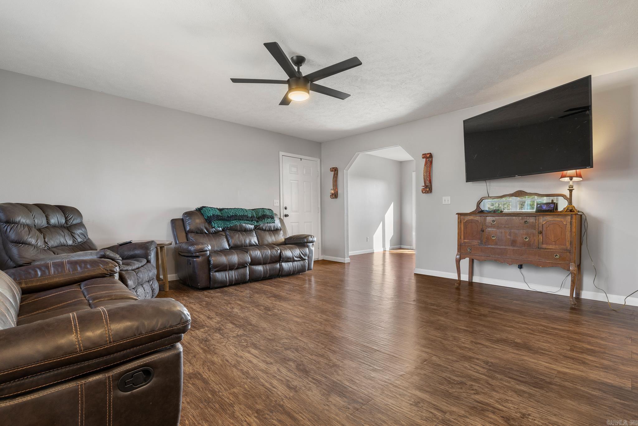 COUNTRY HILLS ESTATE - Residential