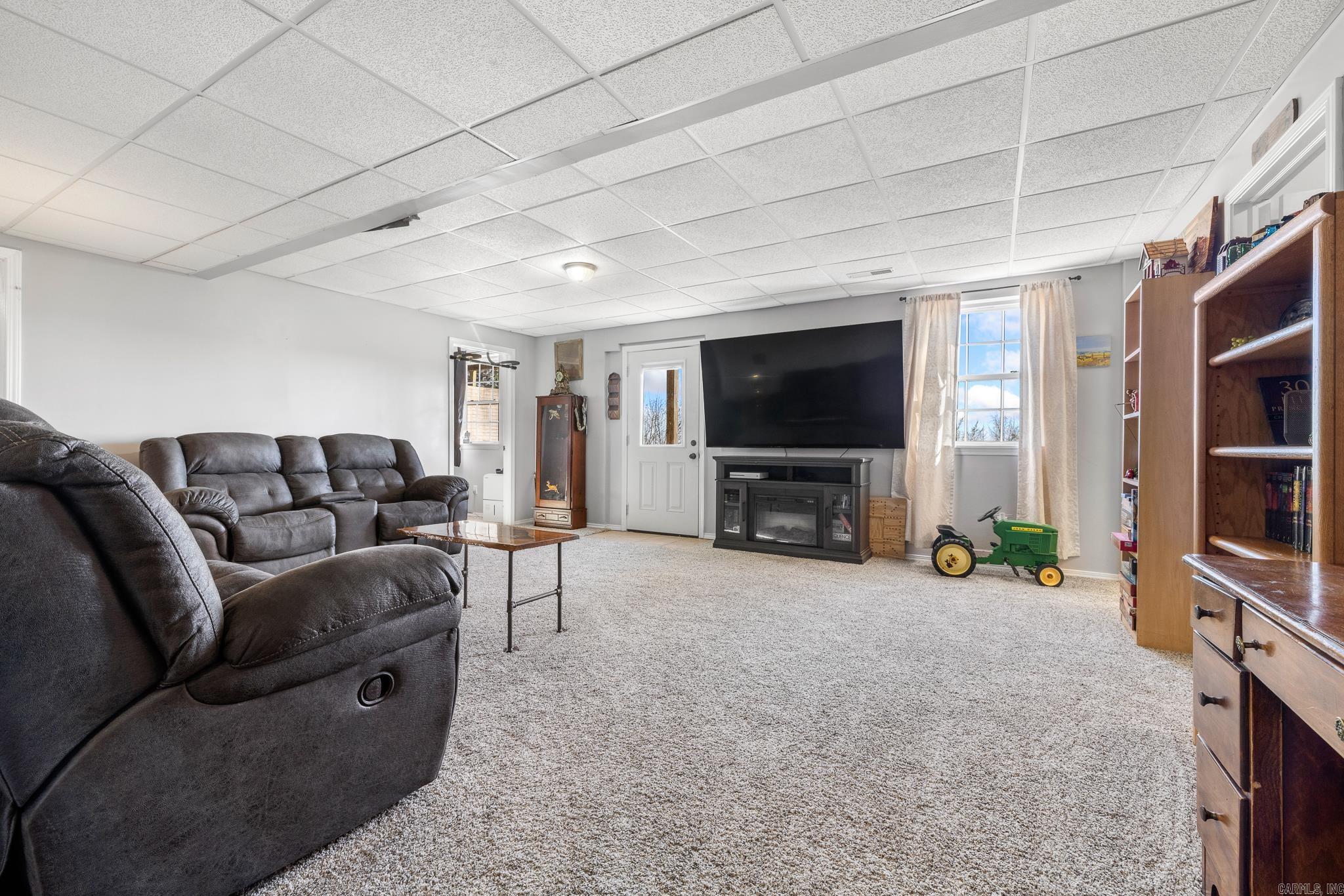 COUNTRY HILLS ESTATE - Residential