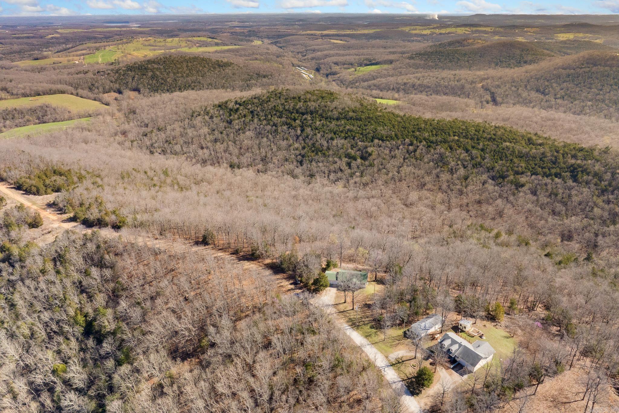 COUNTRY HILLS ESTATE - Residential