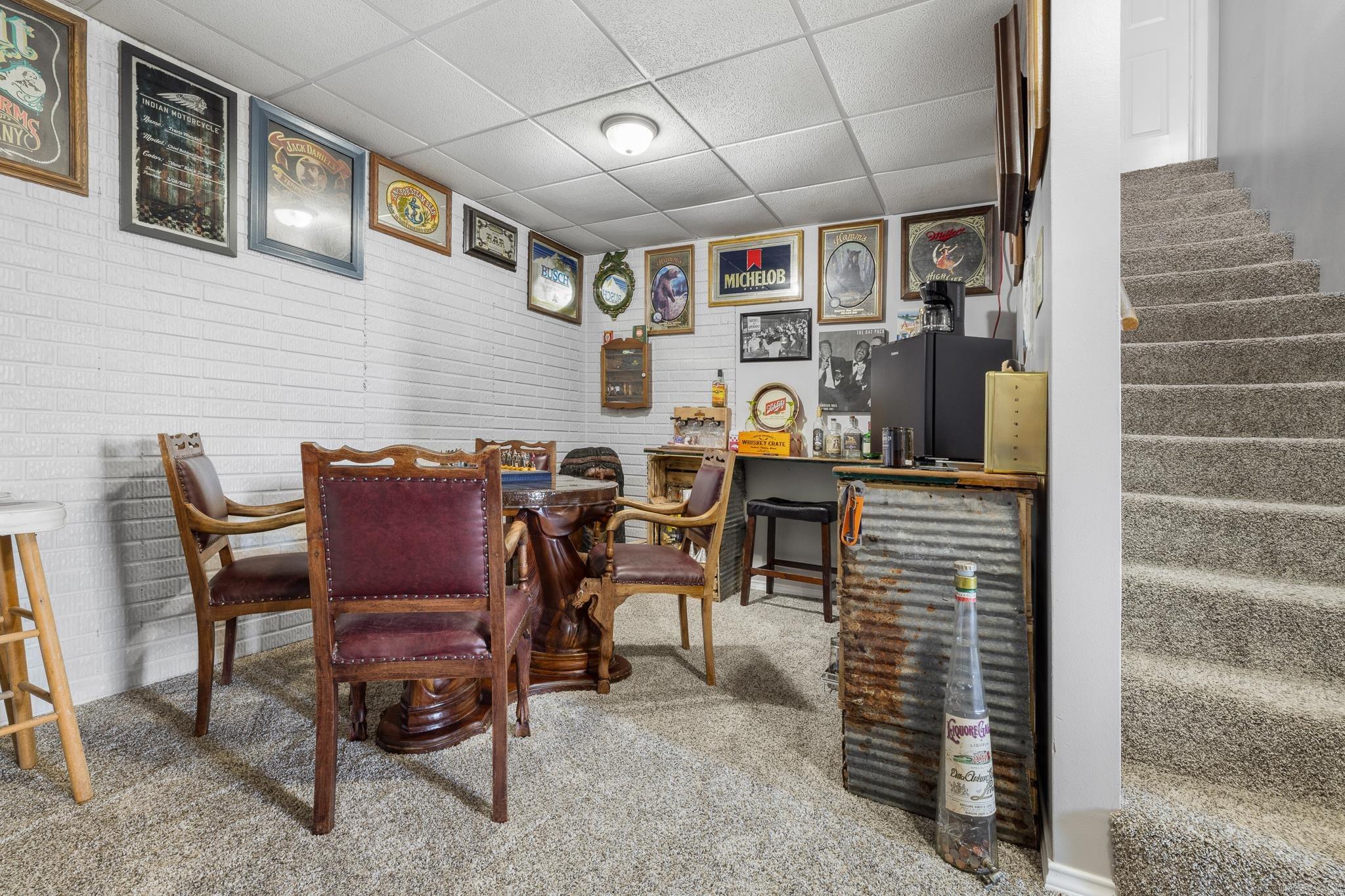 COUNTRY HILLS ESTATE - Residential