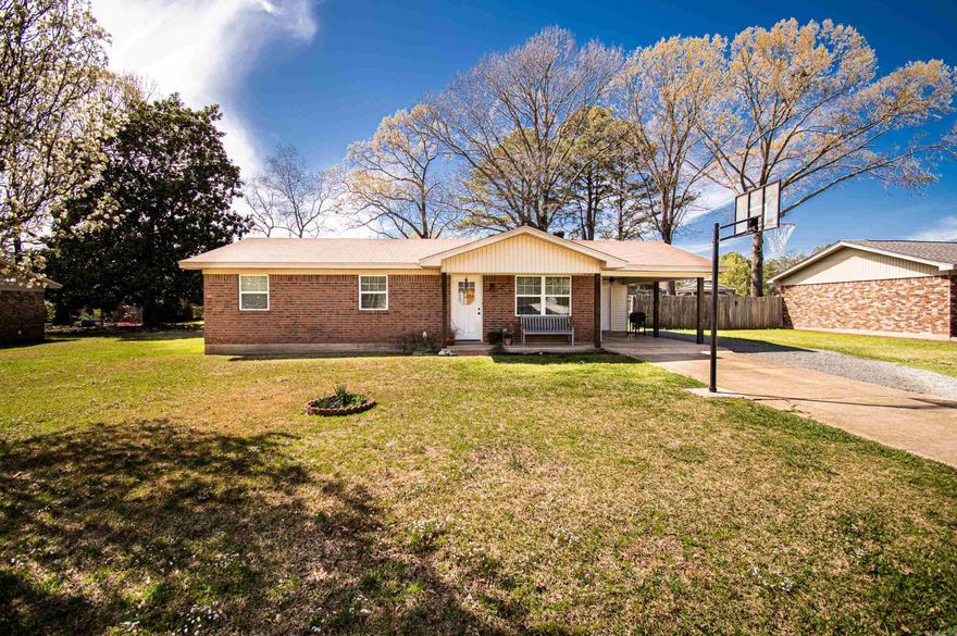 Nice home on the edge of Crossett in a quiet subdivision. 3 bed 1 bath home is perfect for A small family or a starter home. Recently upgraded with energy efficient windows and new siding. Open back yard with nice evening shade. Very solid home at an affordable price.