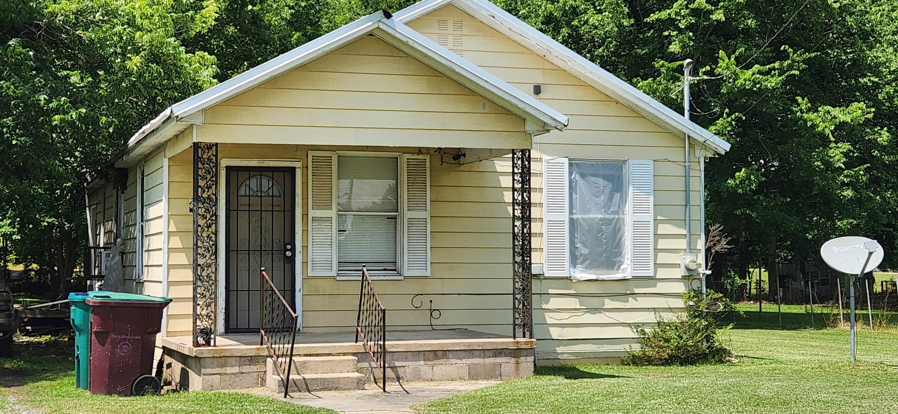 INVESTORS SPECIAL!!! This would be Great Rental Property, Has renter now!! 2 bed, 1 bath, Metal Roof. No Seller property disclosures on property. Selling "AS IS".