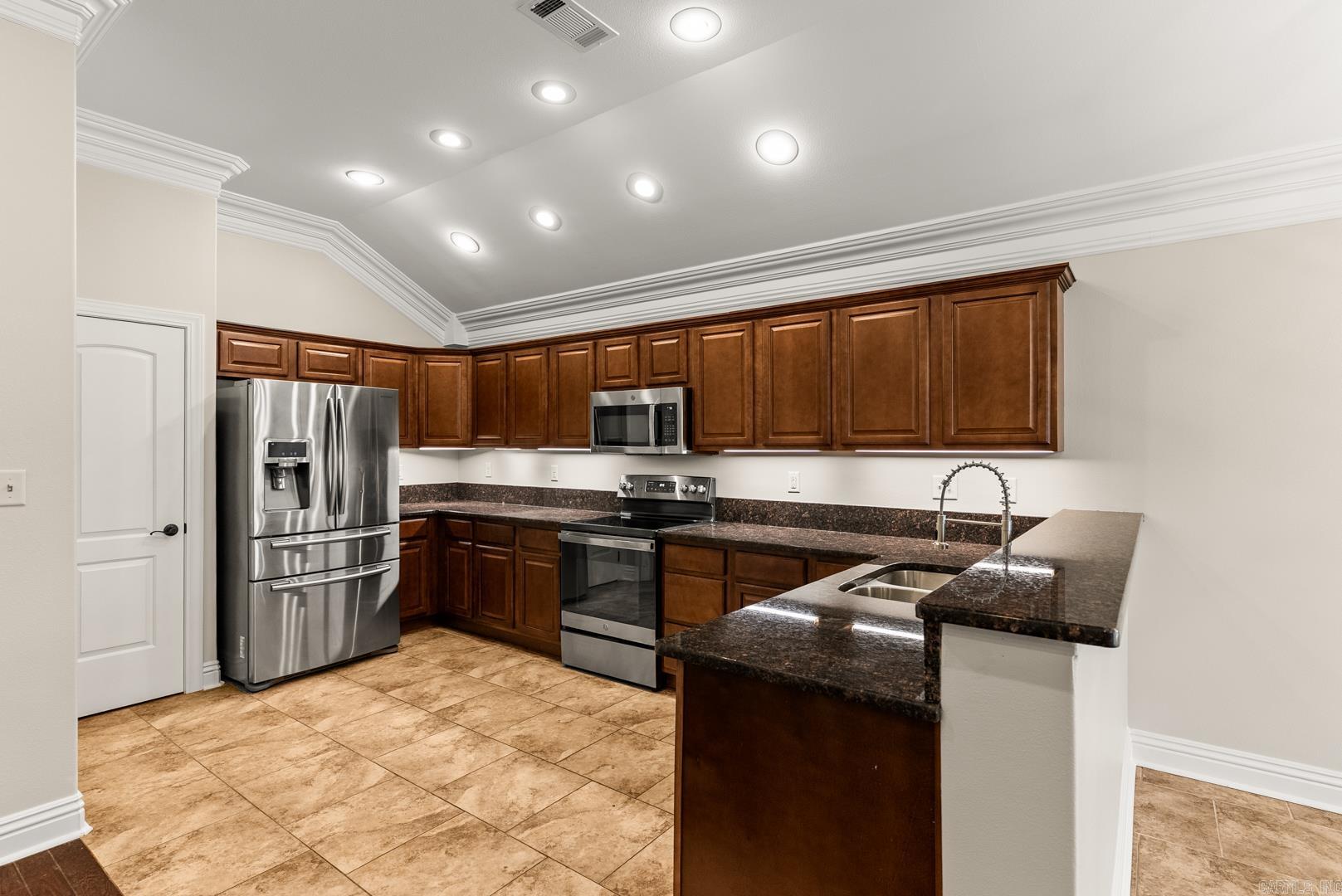 COUNTRY CLUB OF ARK THE - Residential