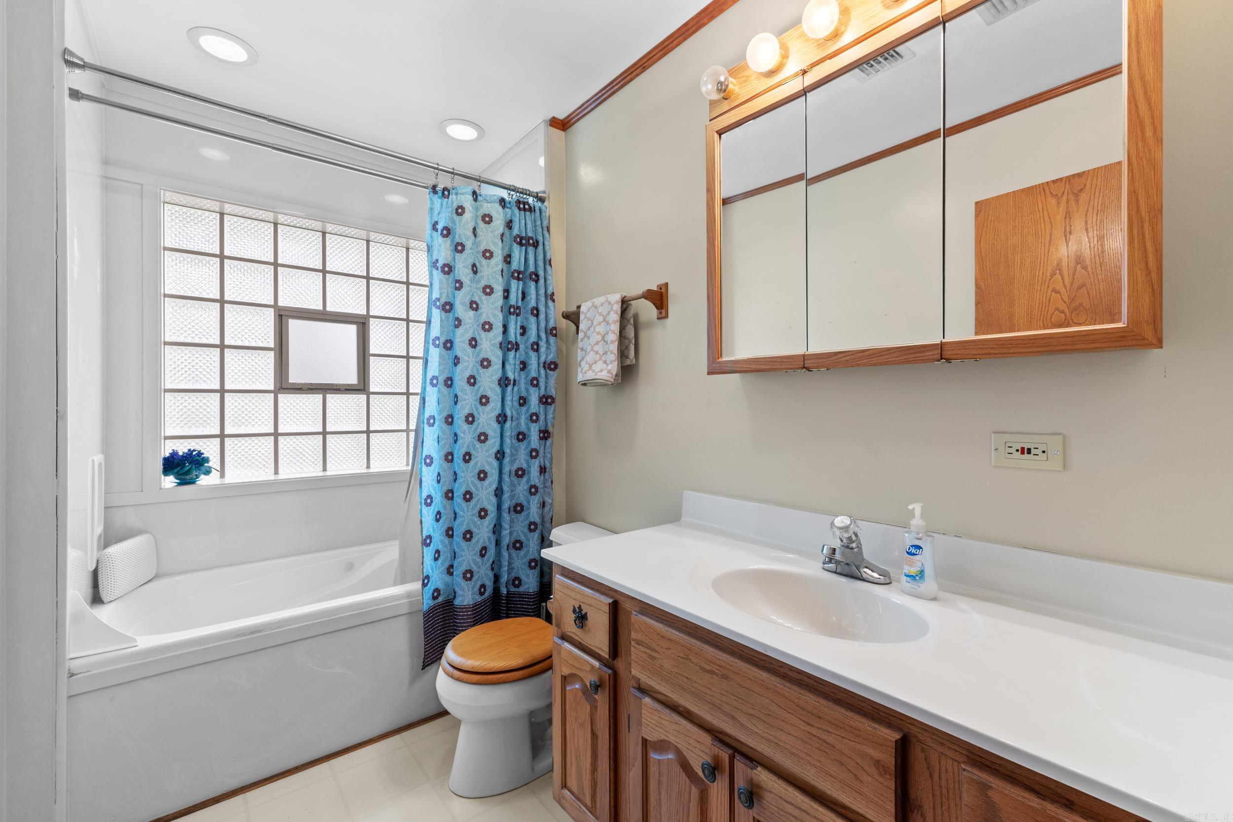 GOLD LAKE CLUB - Residential