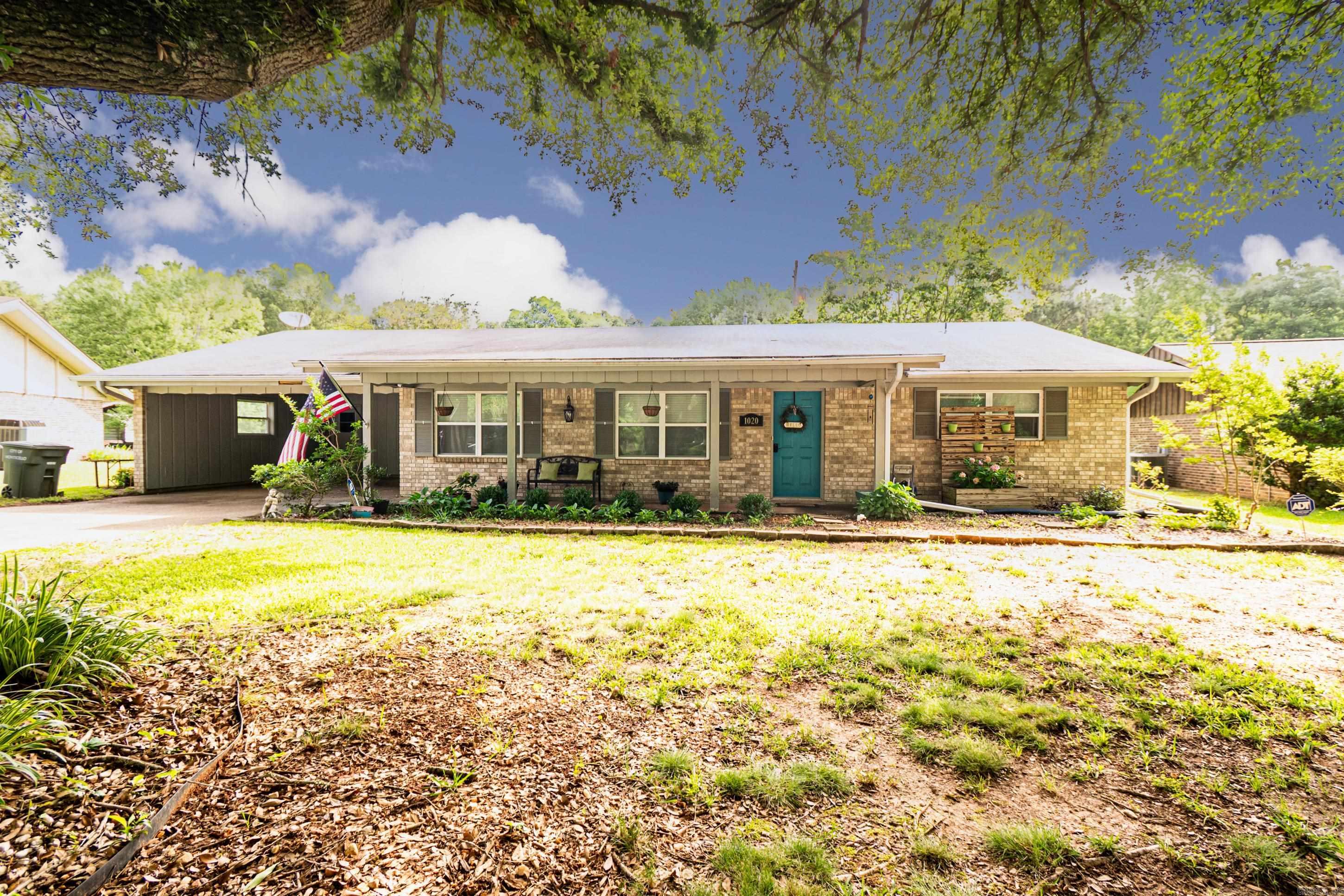 This home right on the edge of town is in a quiet neighborhood. Most of the home was remodeled in 2015. The home has 3 bedroom 2 bath, and an easy to maintain backyard. The property is not far from downtown Monticello, makes for a convenient location. This home is perfect form somebody that doesn’t want a lot of projects to do as soon as you move in. Call today to schedule a showing.