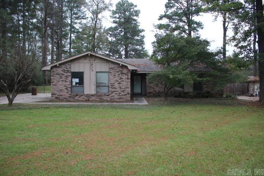 No Disclosure.  To be sold AS IS. Great opportunity to make a customized home.  Large lot with inground pool. Minimum earnest money is greeater of 1% of purchase price or $1,000.00.  This property has been placed in an upcoming online event. All bids should be submitted at www.xome.com(void where prohibited). All offers received prior to the event peroid should be submitted by buyer agent buy clicking on the "make offer" button on the property details page on Xome.com. All offers will be reviewed and responded to within 3 business days.  All properties are subject to a 5% buyer's premium pursuant to the Auction Participation Agreement and terms & conditions(minimums will apply) Please contact listing agent for details and commission paid on this property.   Review Auction brochure at docs online