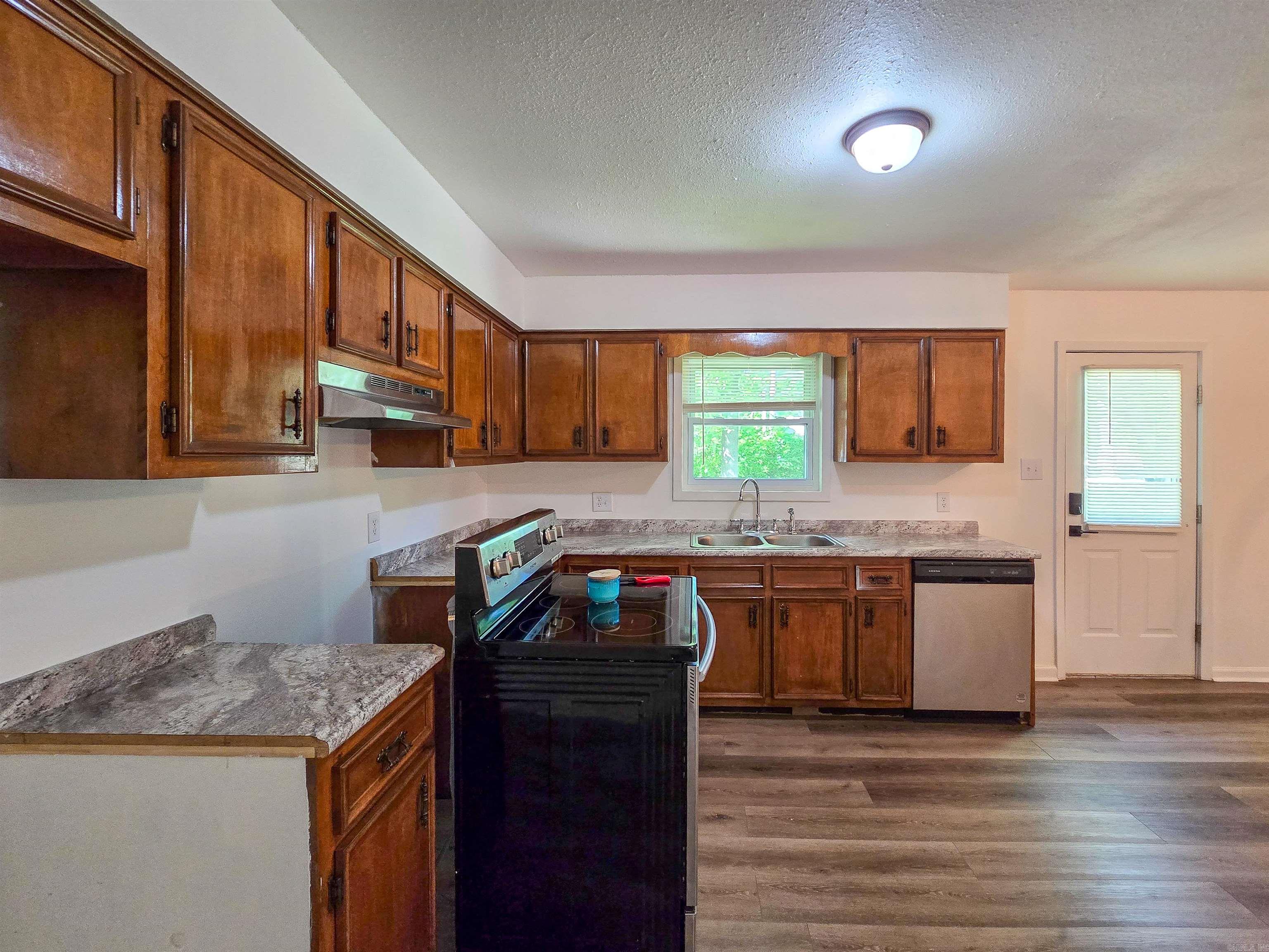 E RITTER VICTORY - Residential