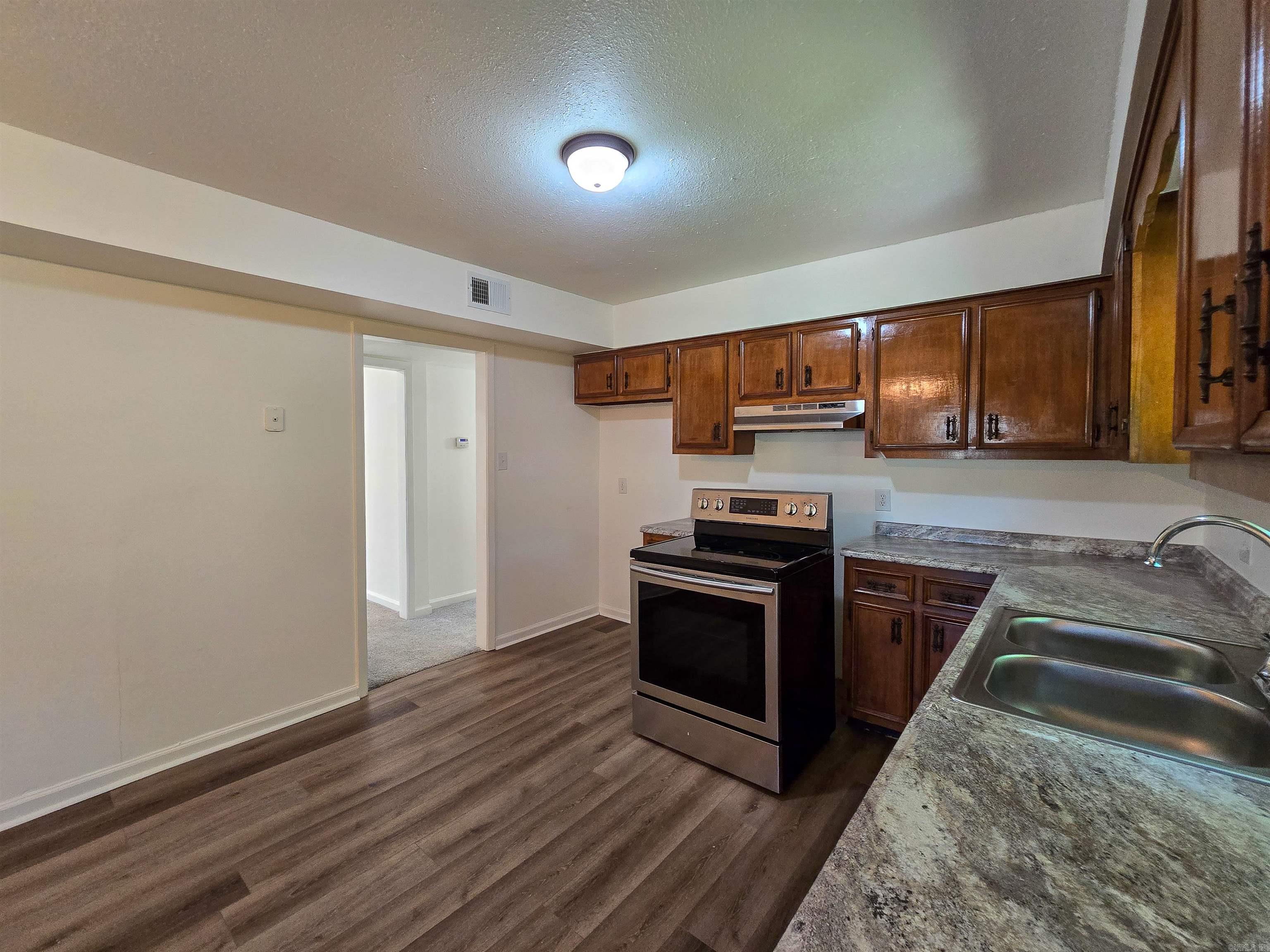 E RITTER VICTORY - Residential