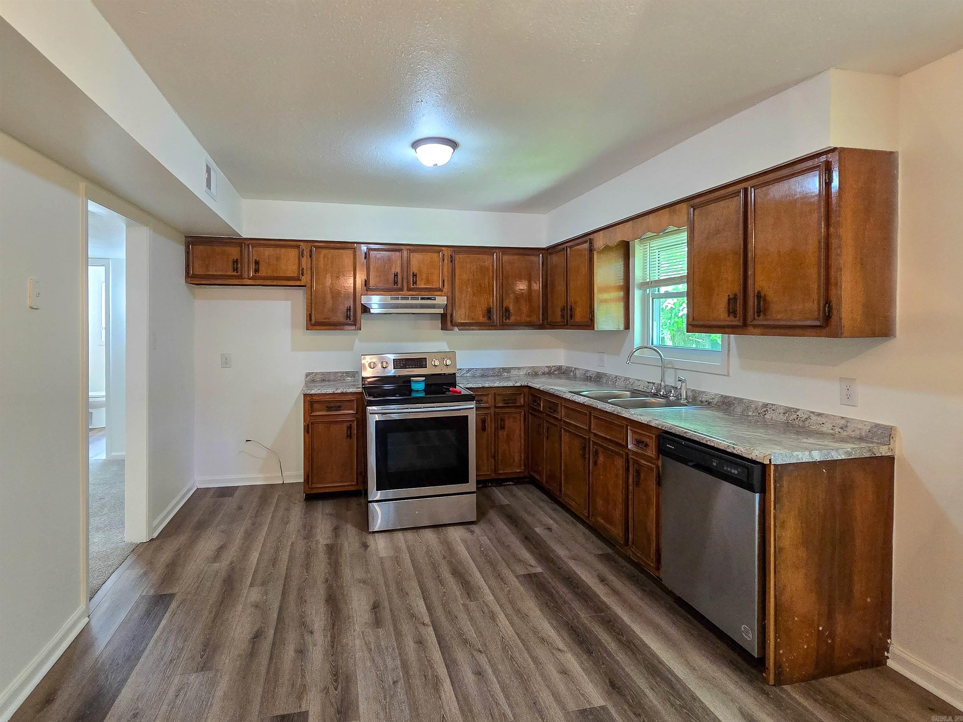 E RITTER VICTORY - Residential