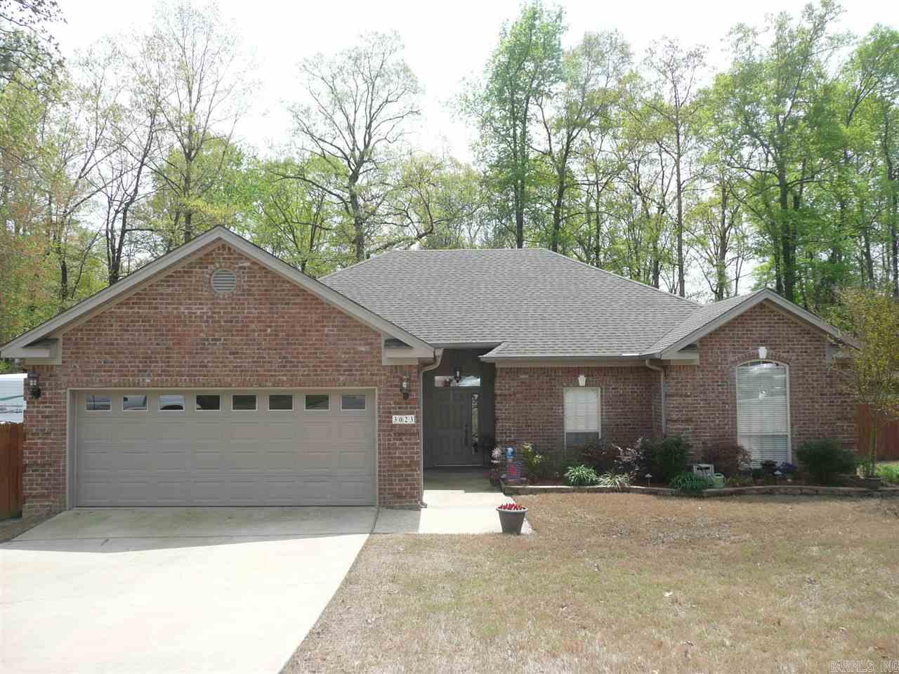 Here's that hard-to-find 4 bedroom newer home in an established neighborhood. You will love everything from the large den w/crown molding, tray ceiling and fireplace with gas logs to the master bedroom with its tray ceiling and bath with jetted tub, double sinks, separate shower and huge closet! The dining area has wood floors and the kitchen has tlle floors. This home has lots of storage plus an oversized garage. Did I mention the 6x13 covered patio and the 12x28 deck at the back of house? Better hurry!