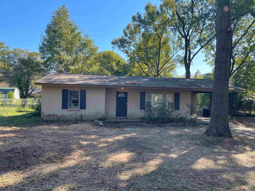 Great investment property. 3 Bedroom 1 bath. Close to Searcy high school.