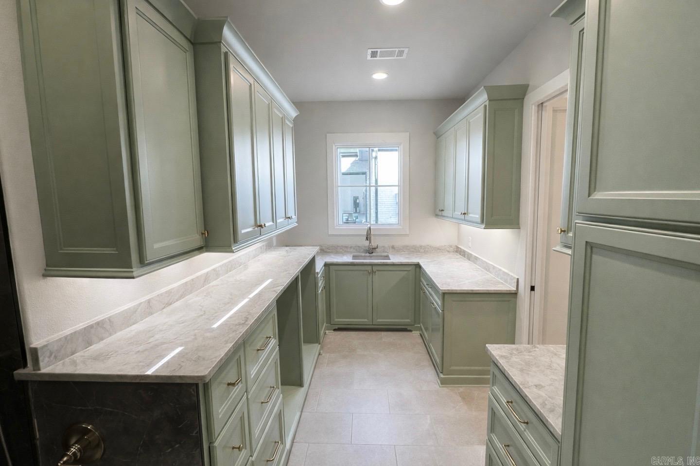 BEAR DEN ESTATES - Residential