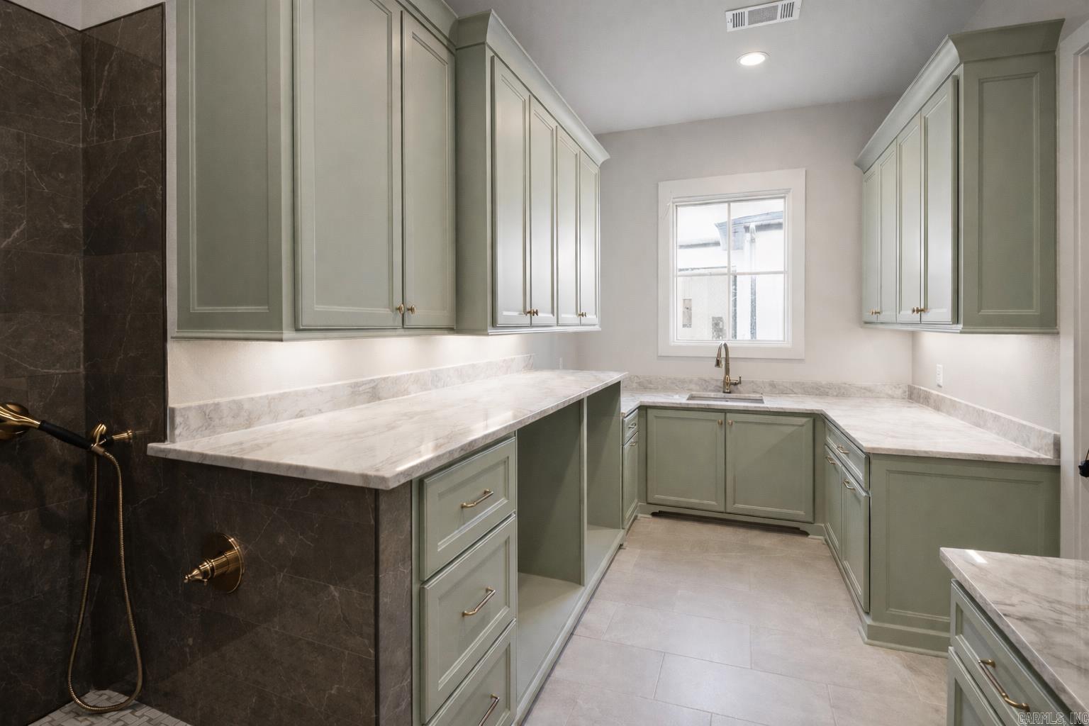 BEAR DEN ESTATES - Residential