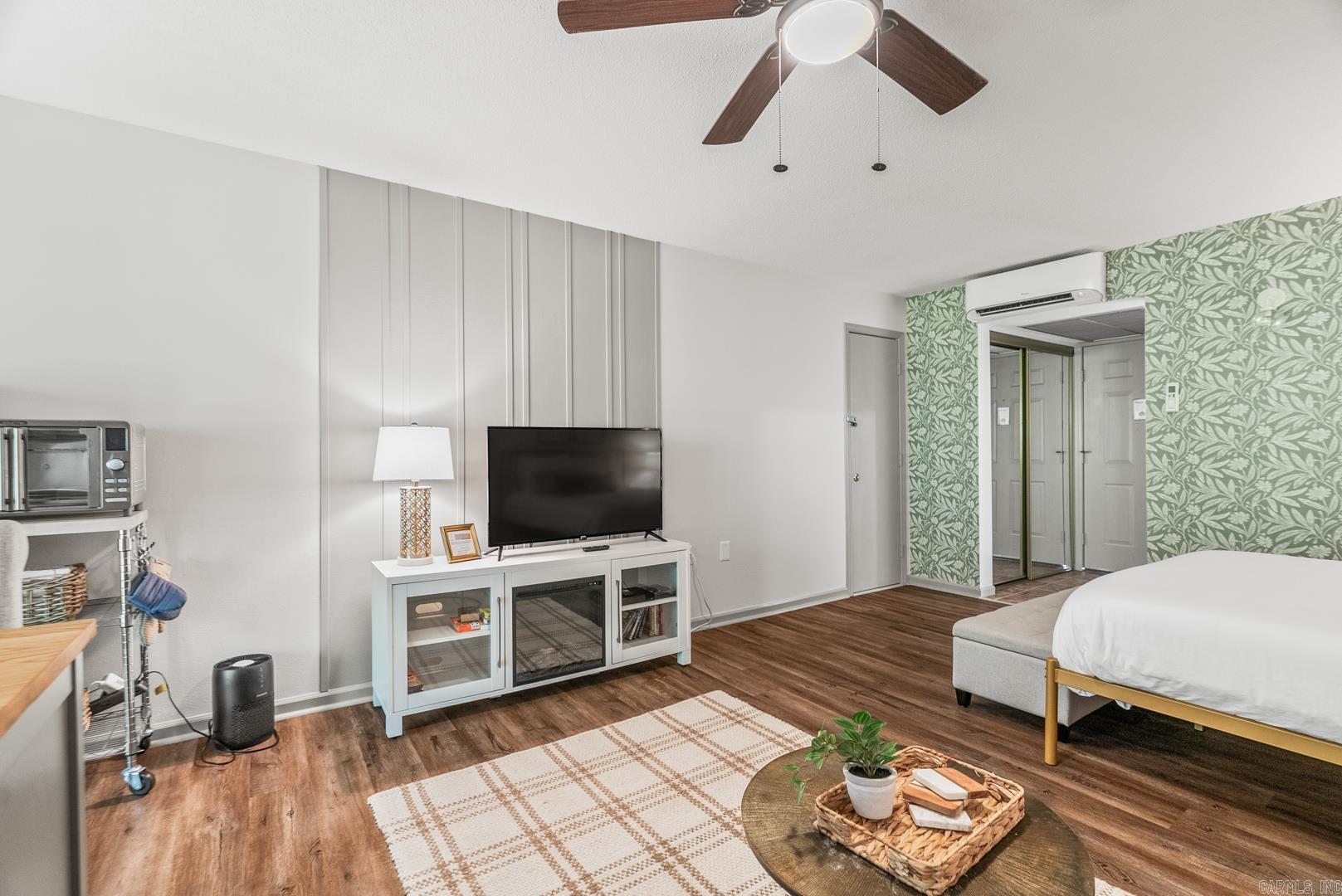 SUMMERHILL PLACE CONDOS - Residential
