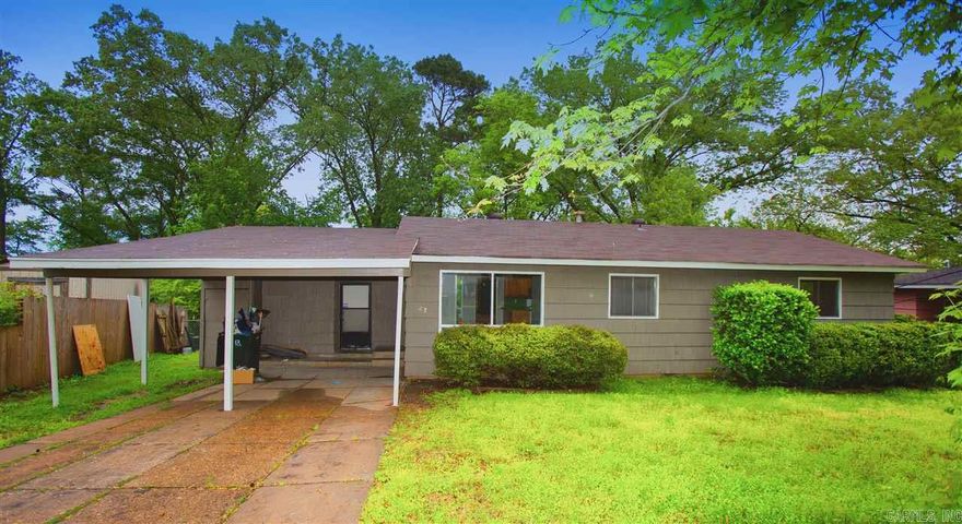 Newly renovated 4bd/1.5ba in Little Rock .Brand new flooring throughout ! Brand new kitchen , cabinets and appliances . Lots of space through out , big backyard !  Move in ready !!
