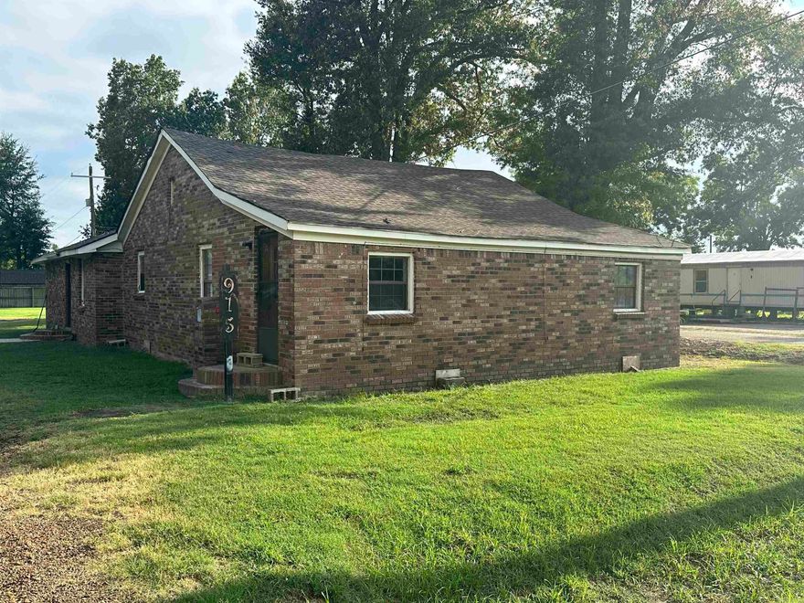 Investors Dream! This 3 bed, 2 bath home in Wynne offers 1976 sq ft. and is full of potential. Major improvements already completed, including a brand new roof and HVAC system in 2023. Sold AS IS. Spacious layout with solid structure-perfect for investors or buyers ready to add their personal touch.