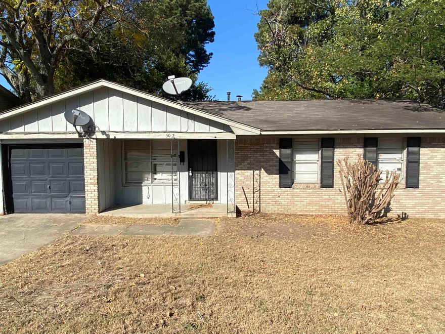 Cute one level home.  Has had great tenant history, Last rented at $850.00  3 bedroom, 1 and a half baths, fully fenced back yard, one car garage.  Hurry make this your home or add to your rental portfolio.  No SPD available. Being sold as-is