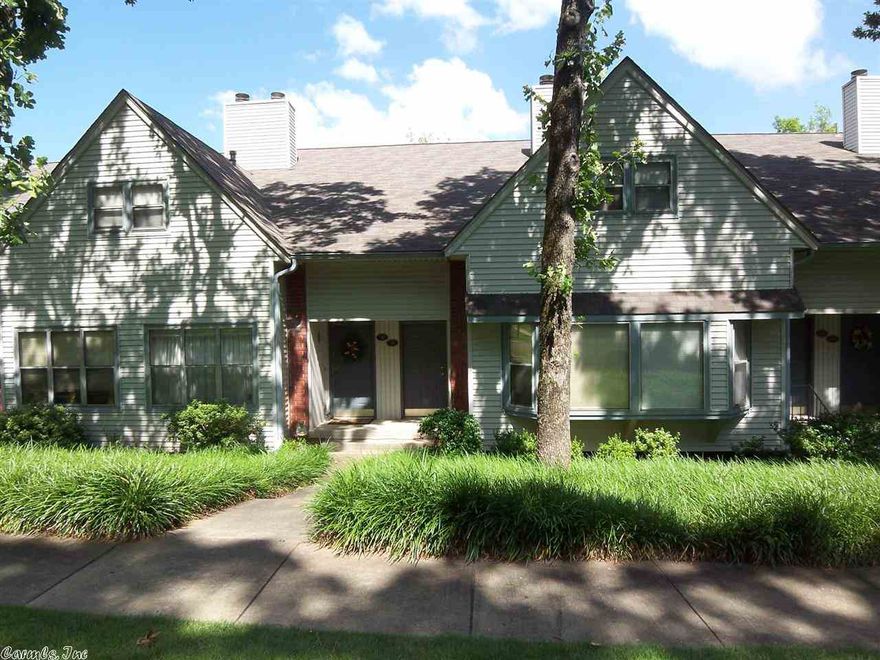 3 BR, 2 Bath townhouse in PV.  One BR on main level and 2 BR's up.  Area off upstairs BR that could be used for office or sitting area.   Living area with fireplace.   Rear entry garage.   Perfect for investor-currently occupied by tenant.