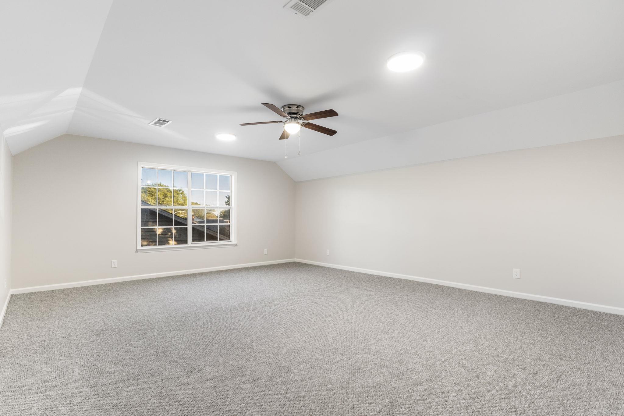 LAKEWOOD NE - Residential