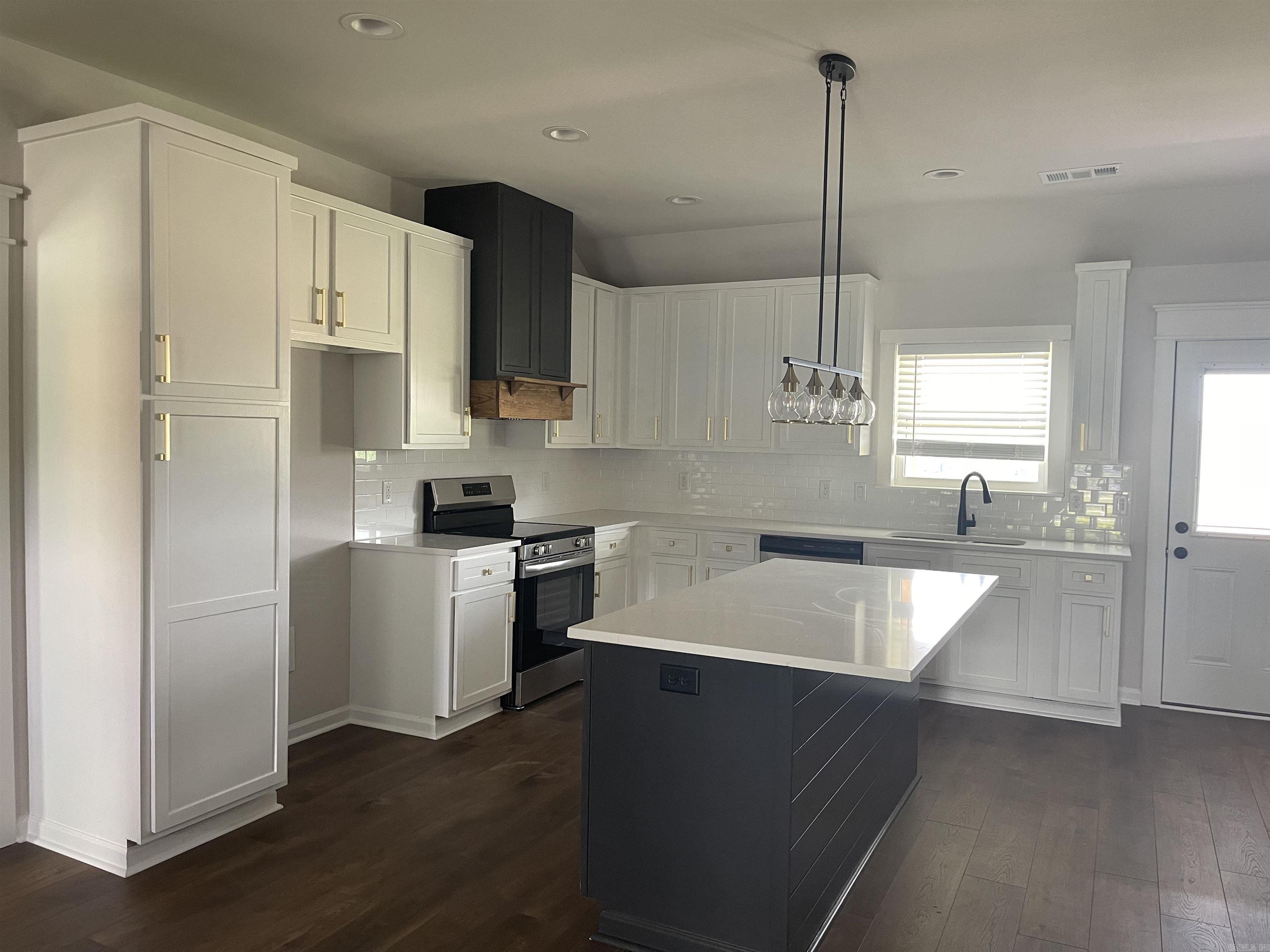 NATALIE'S PLACE - Residential