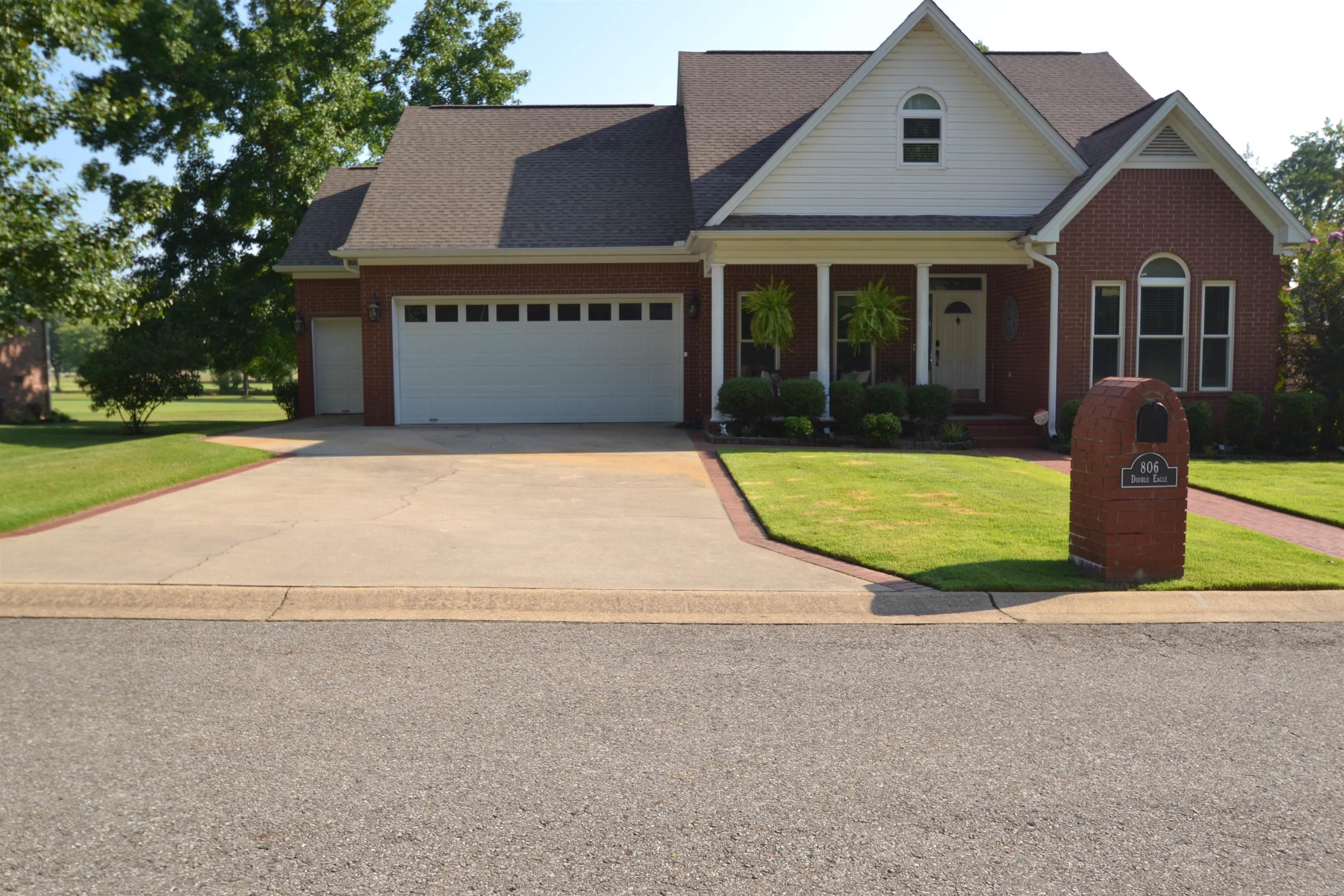 Beautiful home on Hole #3 of River Oaks Golf Course