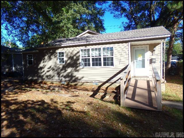 *NORTH LITTLE ROCK* CUTE HOME IN WALTERS SUBDIVISION!! This 4 Bedroom And 1 Bathroom Home Features Almost 1600 Sqft! Includes Electric Range And Dishwasher In The Kitchen! Washer And Dryer Hookups! Vinyl Flooring Throughout! Pad For Parking! PET FRIENDLY!!  AVAILABLE LATE OCTOBER 2025!!!