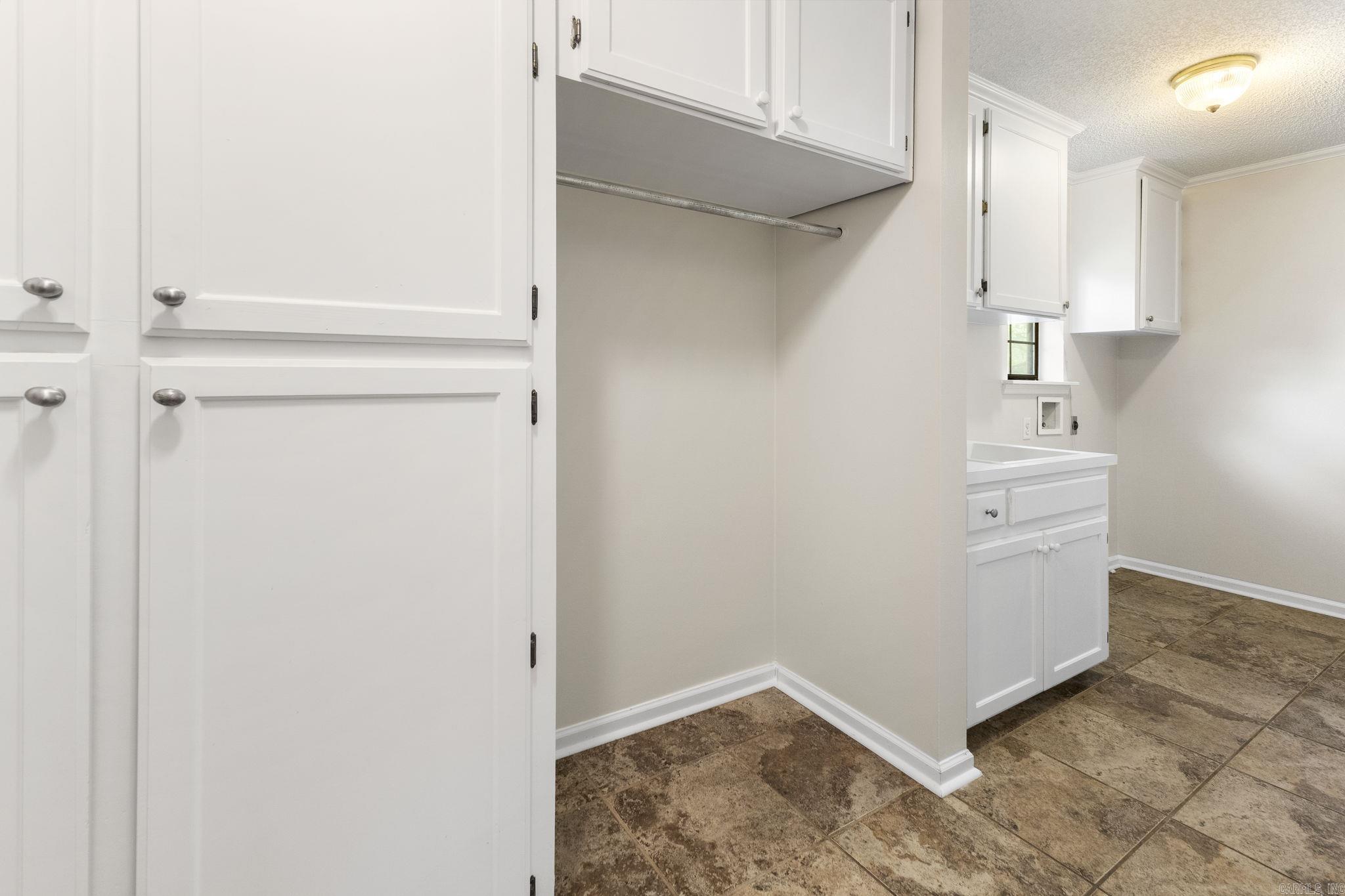 HIDDEN VALLEY - Residential