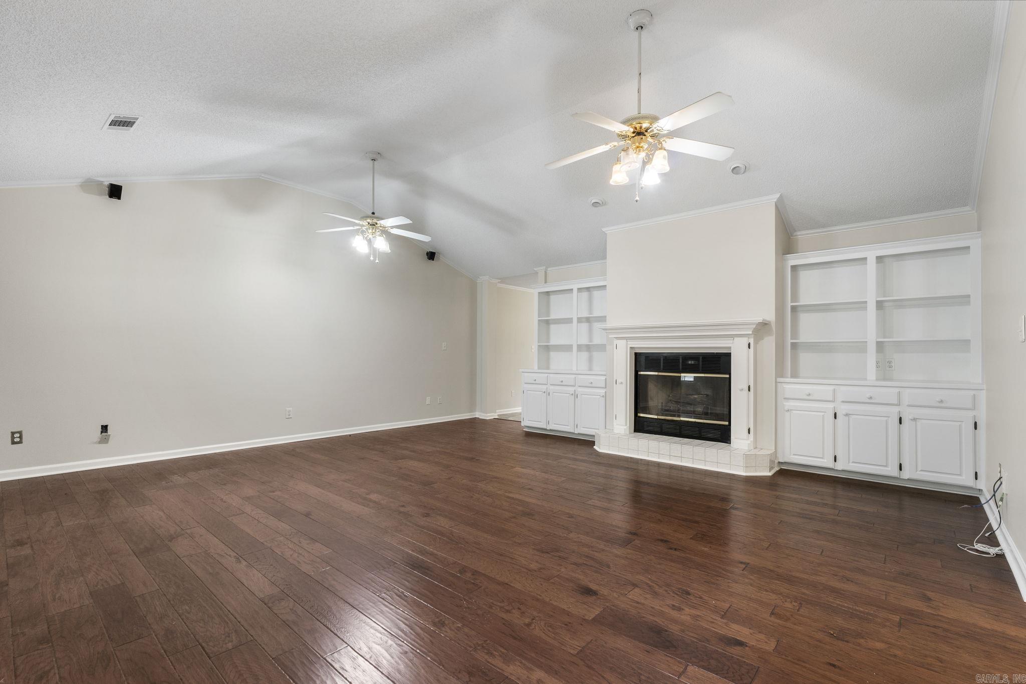 HIDDEN VALLEY - Residential