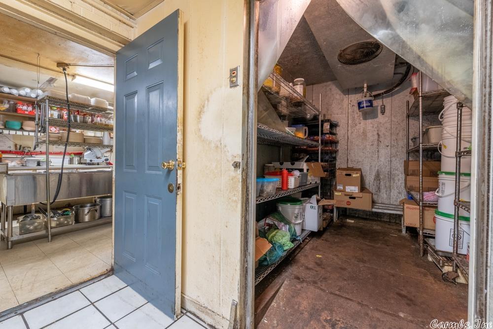 3N-10-30 - Commercial Sale