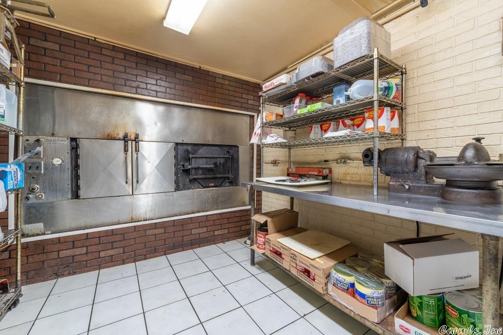 3N-10-30 - Commercial Sale