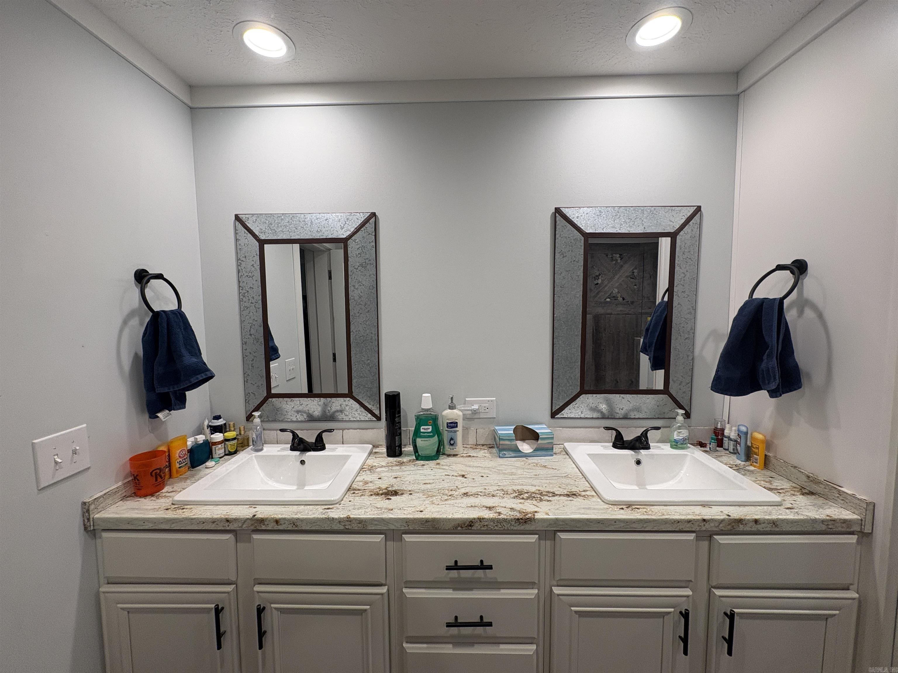 OAKVIEW ESTATES - Residential