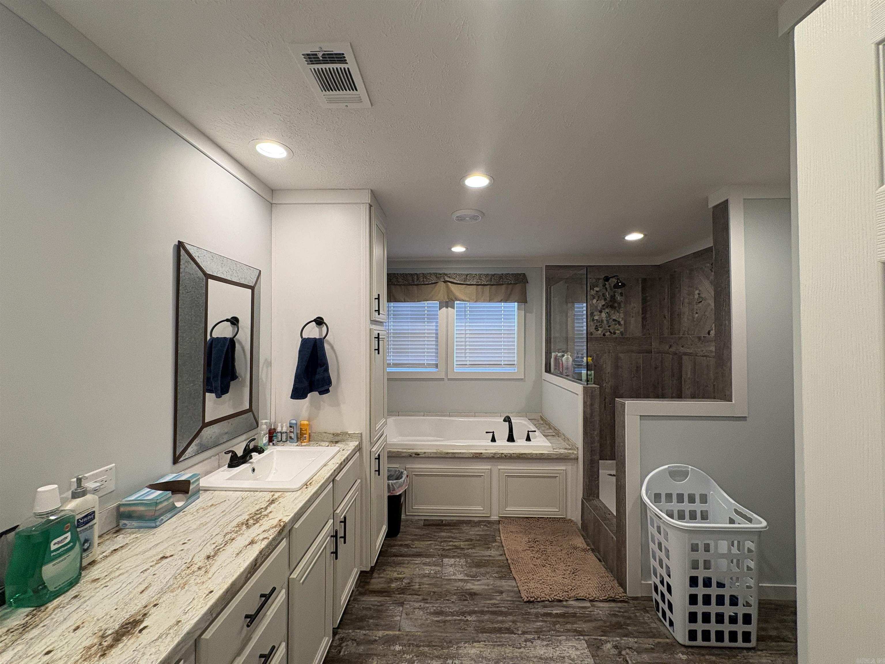 OAKVIEW ESTATES - Residential