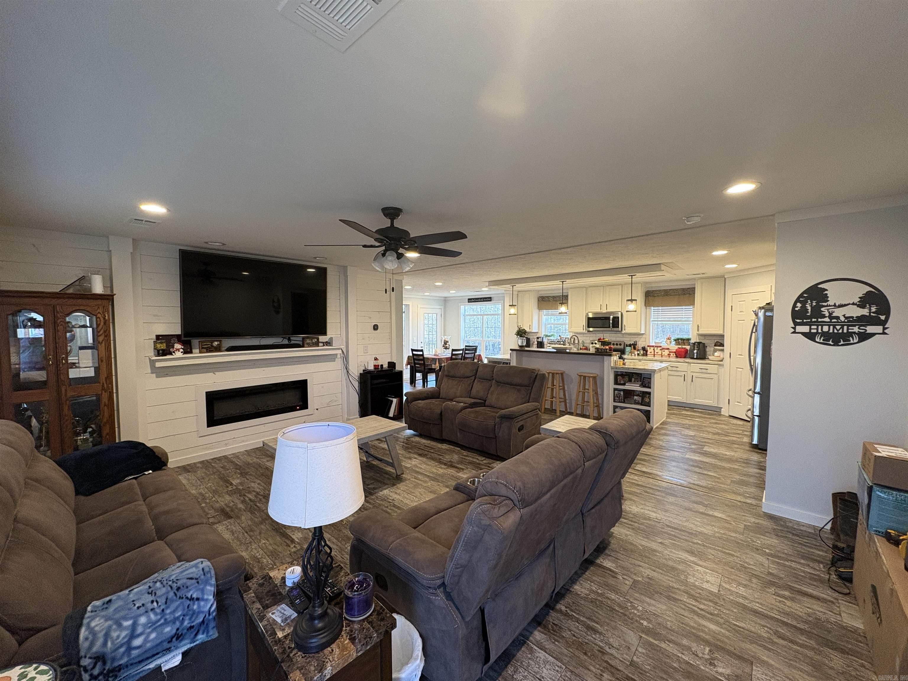 OAKVIEW ESTATES - Residential